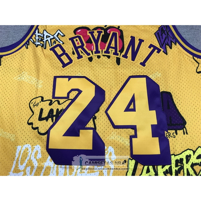 Camiseta Los Angeles Lakers Kobe Bryant NO 24 Slap Sticker Mitchell & Ness 1996-97 Amarillo